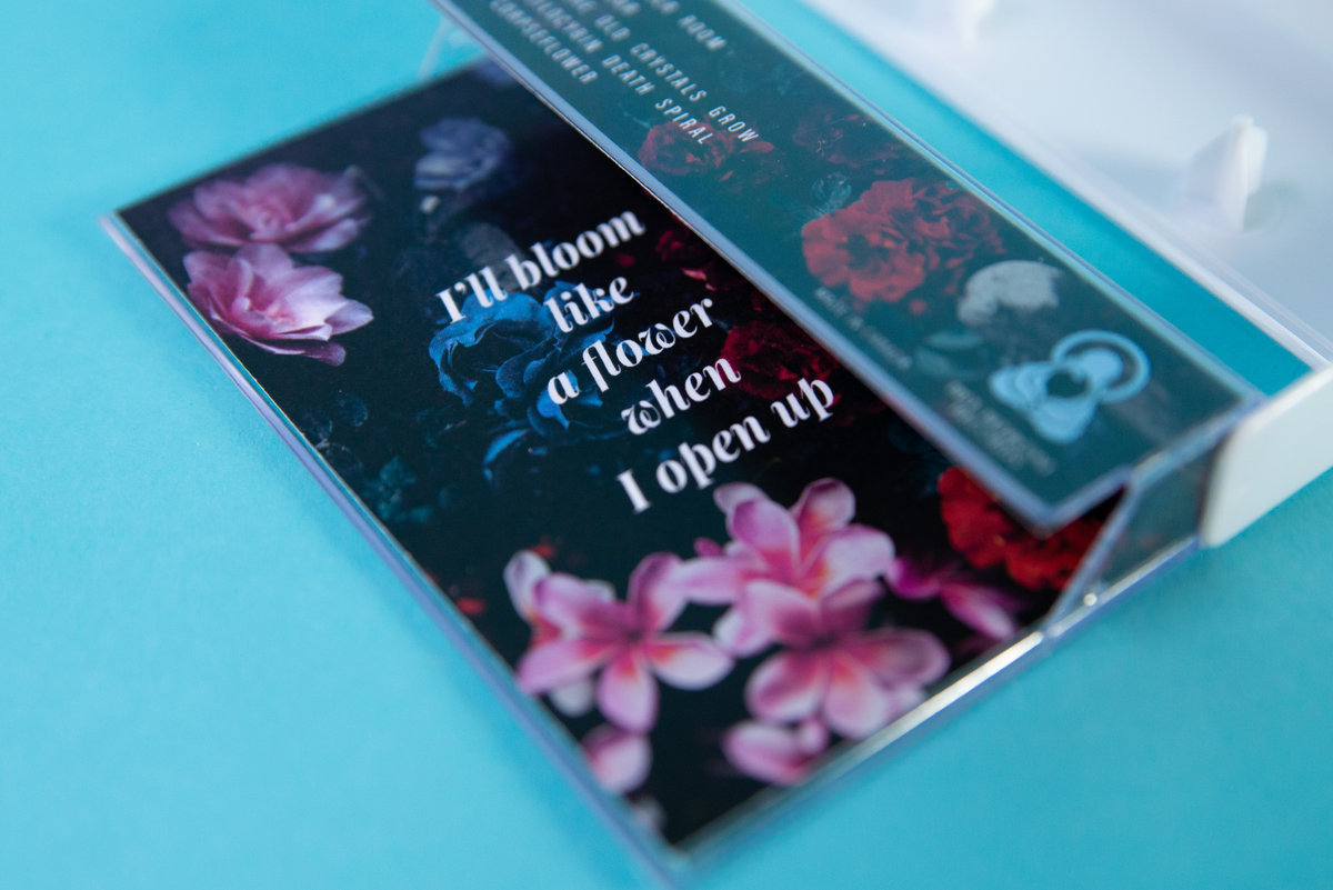 Detail shot of the case inside, with the words: I'll bloom like a flower when I open up